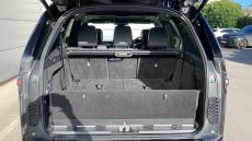 Land Rover Discovery 3.0 D300 Dynamic SE 5dr Auto Diesel Station Wagon